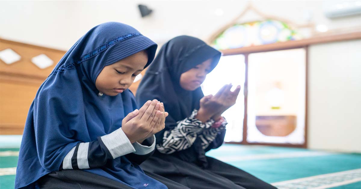 Read more about the article 7 Tip Didik Anak Rajin Berdoa