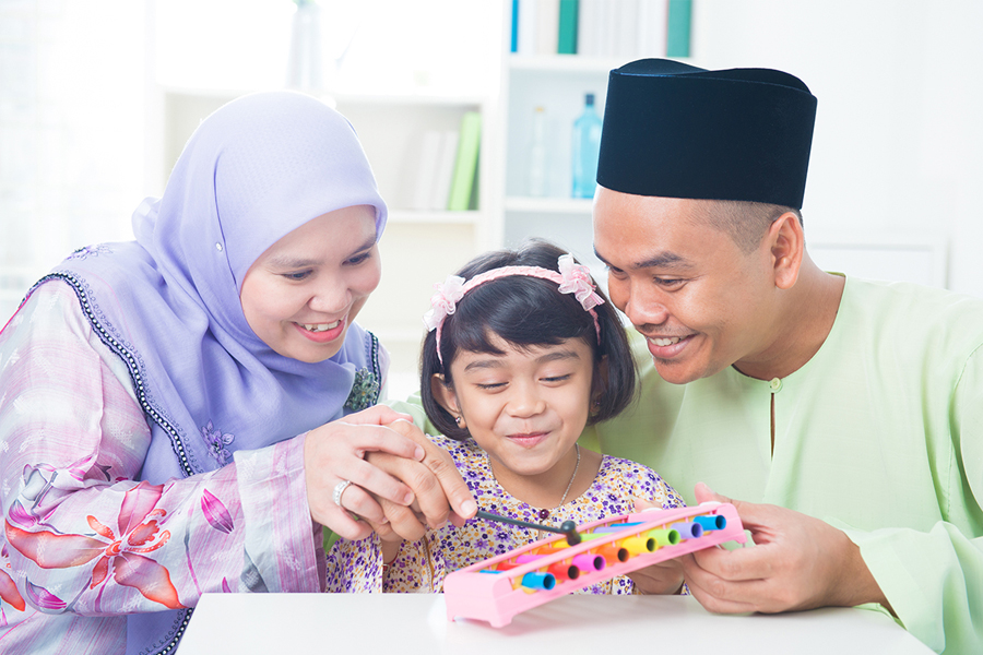 Read more about the article 7 Tip Mudahnya Jalan Beraya Bersama Si Kecil
