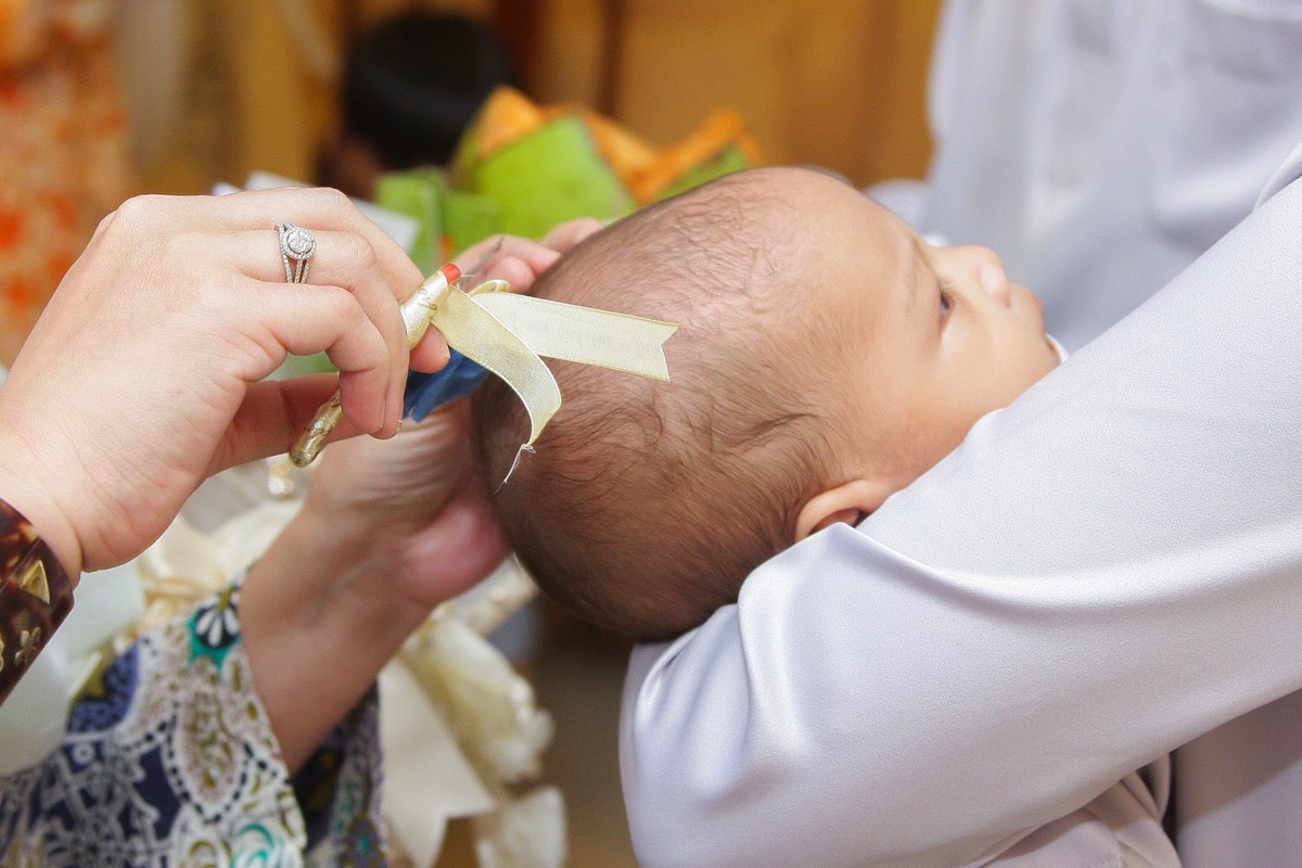 Read more about the article Cukur Rambut Bayi: Panduan Lengkap dan Cara Melakukannya